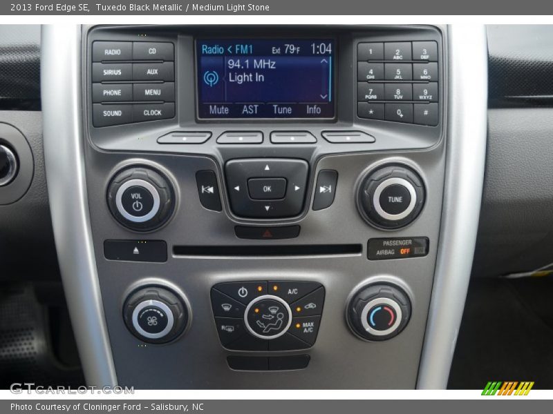 Tuxedo Black Metallic / Medium Light Stone 2013 Ford Edge SE