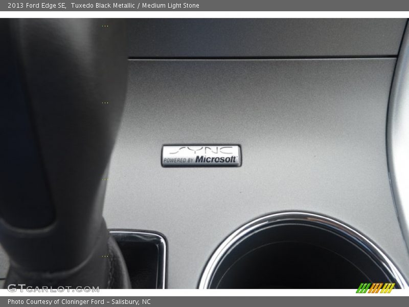 Tuxedo Black Metallic / Medium Light Stone 2013 Ford Edge SE