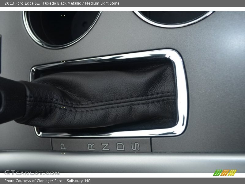 Tuxedo Black Metallic / Medium Light Stone 2013 Ford Edge SE