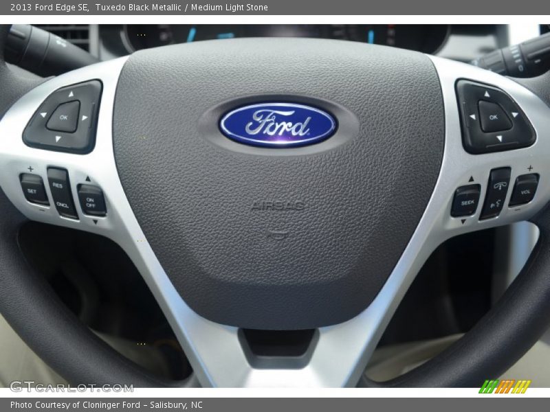 Tuxedo Black Metallic / Medium Light Stone 2013 Ford Edge SE