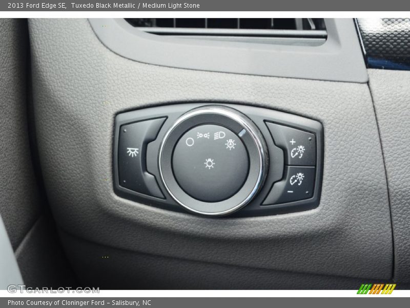 Tuxedo Black Metallic / Medium Light Stone 2013 Ford Edge SE