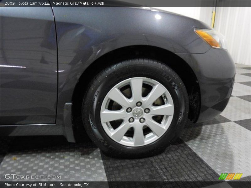 Magnetic Gray Metallic / Ash 2009 Toyota Camry XLE