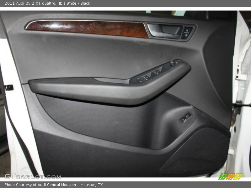 Ibis White / Black 2011 Audi Q5 2.0T quattro