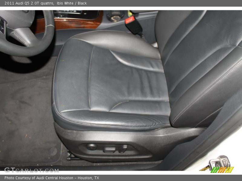 Ibis White / Black 2011 Audi Q5 2.0T quattro