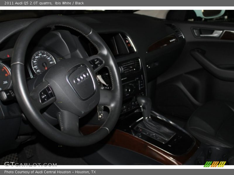Ibis White / Black 2011 Audi Q5 2.0T quattro