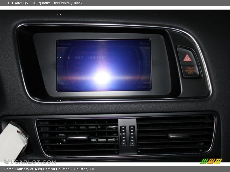Ibis White / Black 2011 Audi Q5 2.0T quattro