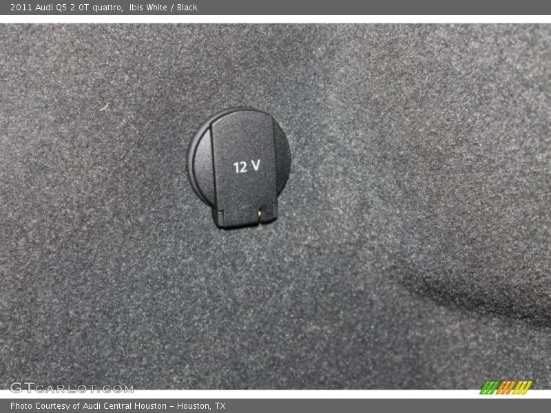 Ibis White / Black 2011 Audi Q5 2.0T quattro
