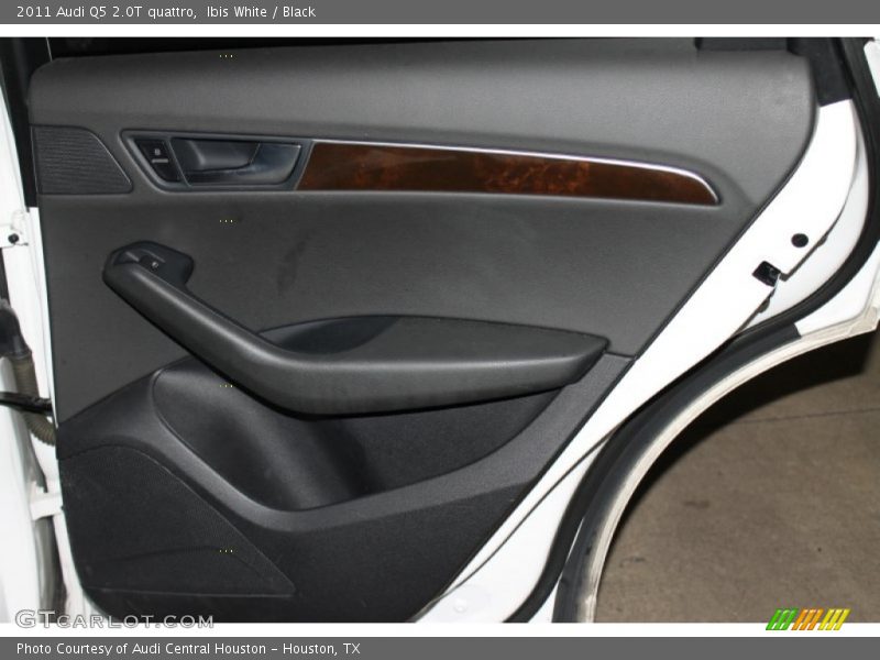 Ibis White / Black 2011 Audi Q5 2.0T quattro