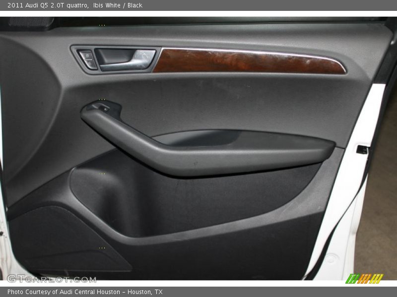 Ibis White / Black 2011 Audi Q5 2.0T quattro