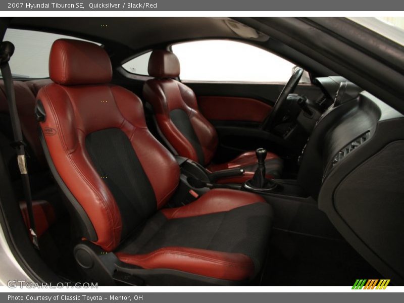 Front Seat of 2007 Tiburon SE