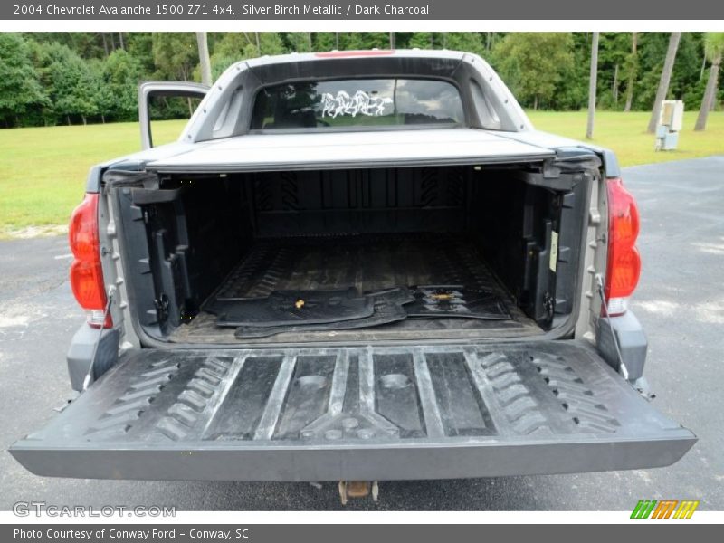 Silver Birch Metallic / Dark Charcoal 2004 Chevrolet Avalanche 1500 Z71 4x4