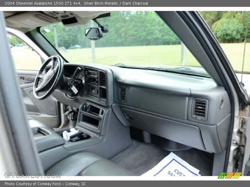 Silver Birch Metallic / Dark Charcoal 2004 Chevrolet Avalanche 1500 Z71 4x4