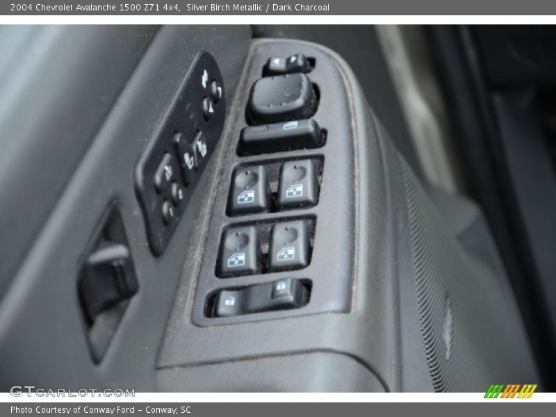 Silver Birch Metallic / Dark Charcoal 2004 Chevrolet Avalanche 1500 Z71 4x4