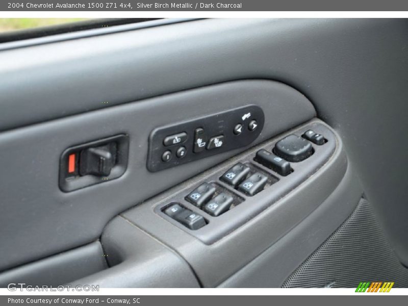 Silver Birch Metallic / Dark Charcoal 2004 Chevrolet Avalanche 1500 Z71 4x4