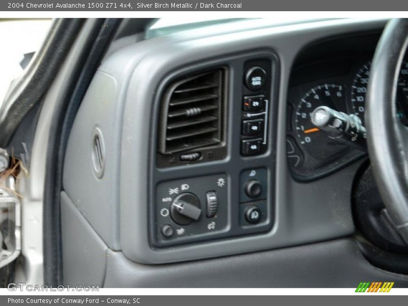 Silver Birch Metallic / Dark Charcoal 2004 Chevrolet Avalanche 1500 Z71 4x4