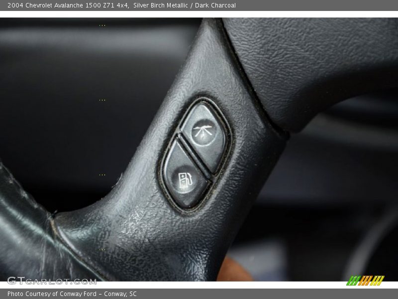 Silver Birch Metallic / Dark Charcoal 2004 Chevrolet Avalanche 1500 Z71 4x4