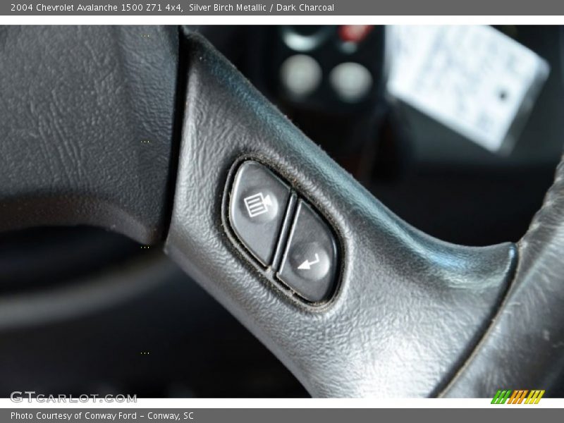 Silver Birch Metallic / Dark Charcoal 2004 Chevrolet Avalanche 1500 Z71 4x4