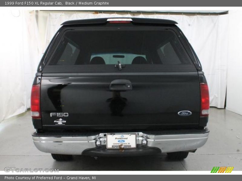 Black / Medium Graphite 1999 Ford F150 XL Regular Cab