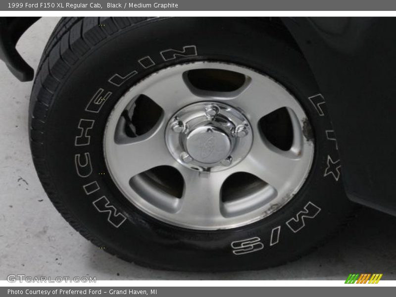 Black / Medium Graphite 1999 Ford F150 XL Regular Cab
