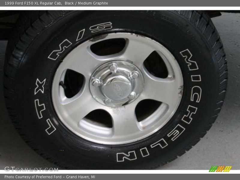 Black / Medium Graphite 1999 Ford F150 XL Regular Cab