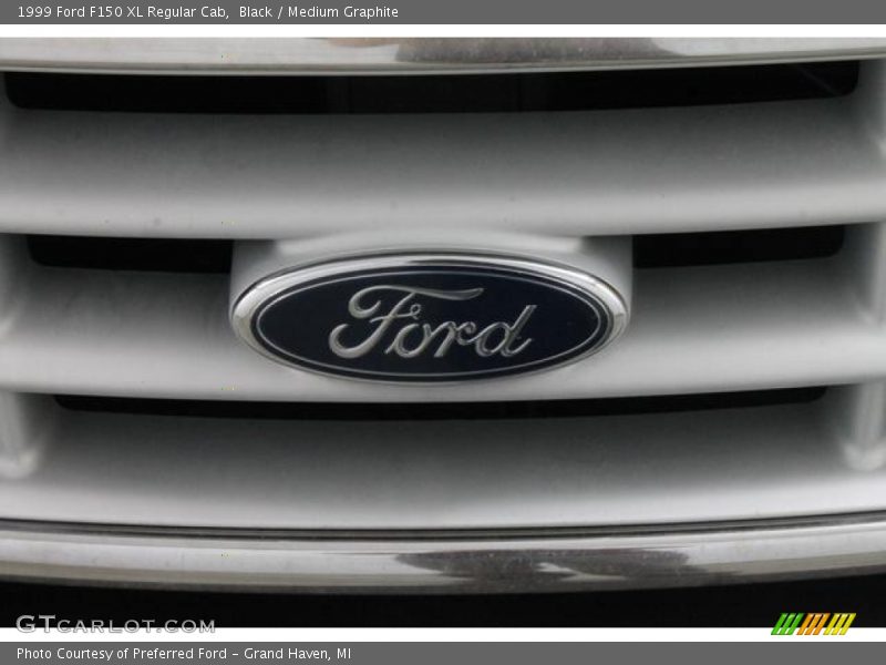 Black / Medium Graphite 1999 Ford F150 XL Regular Cab