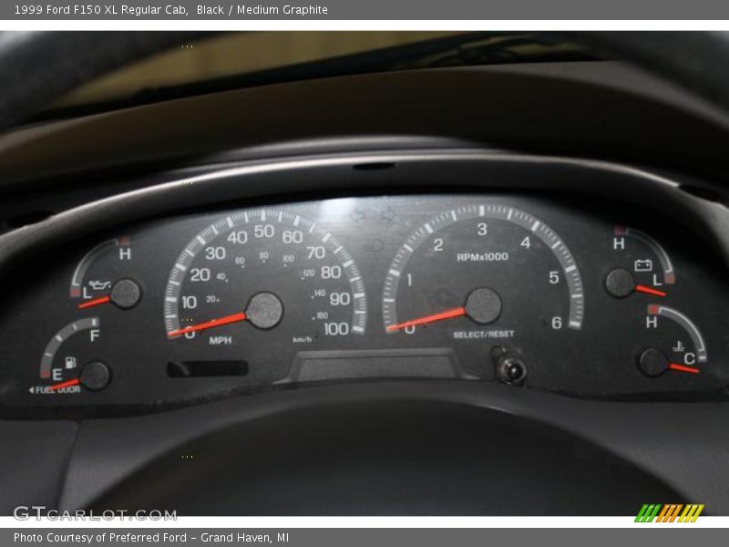 Black / Medium Graphite 1999 Ford F150 XL Regular Cab