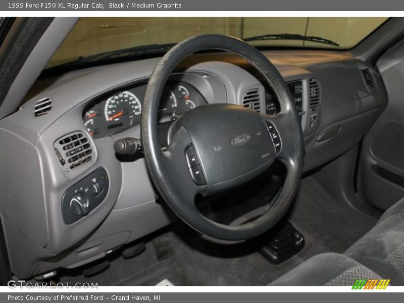 Black / Medium Graphite 1999 Ford F150 XL Regular Cab