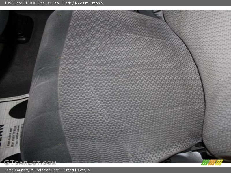 Black / Medium Graphite 1999 Ford F150 XL Regular Cab