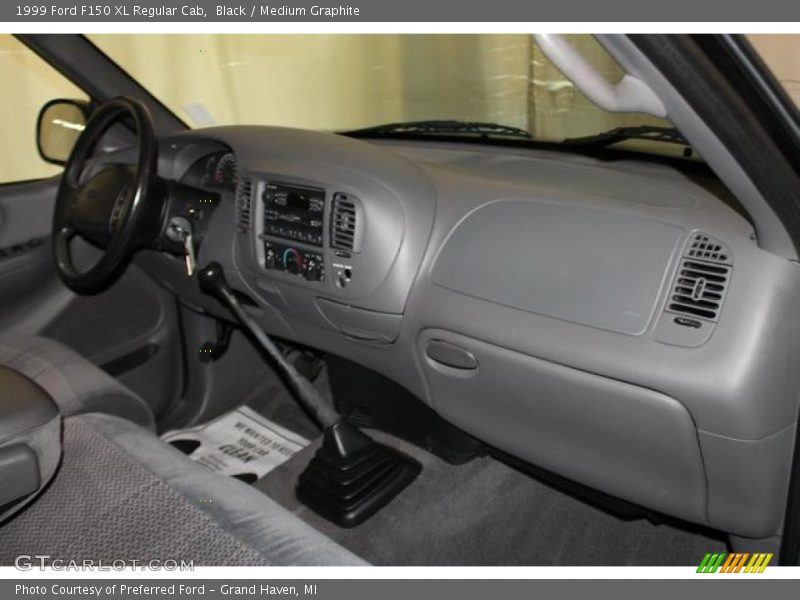 Black / Medium Graphite 1999 Ford F150 XL Regular Cab
