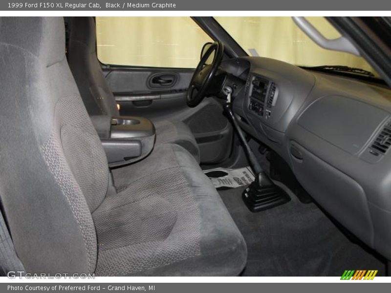 Black / Medium Graphite 1999 Ford F150 XL Regular Cab