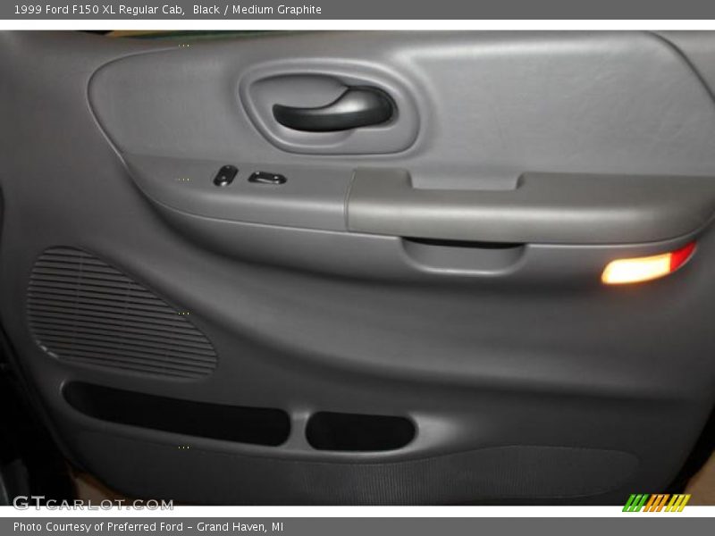 Black / Medium Graphite 1999 Ford F150 XL Regular Cab