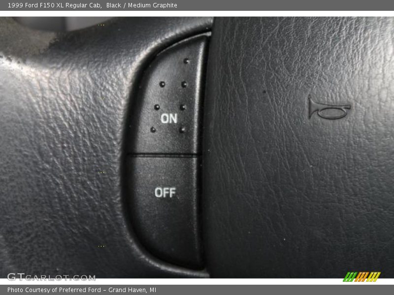 Black / Medium Graphite 1999 Ford F150 XL Regular Cab