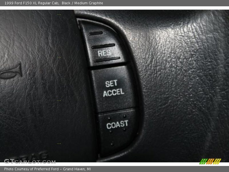 Black / Medium Graphite 1999 Ford F150 XL Regular Cab