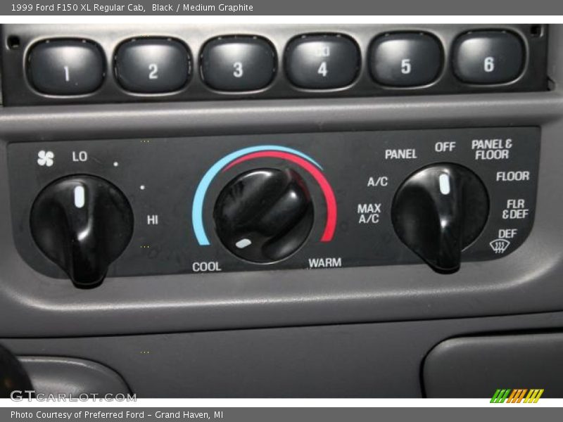 Black / Medium Graphite 1999 Ford F150 XL Regular Cab