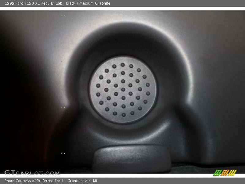 Black / Medium Graphite 1999 Ford F150 XL Regular Cab