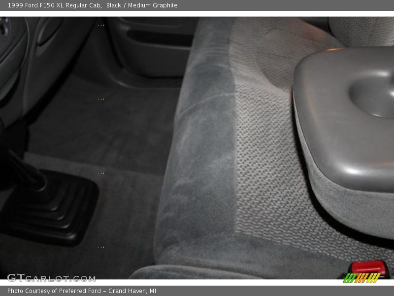 Black / Medium Graphite 1999 Ford F150 XL Regular Cab
