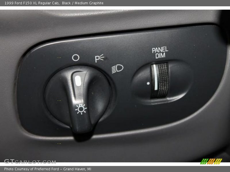 Black / Medium Graphite 1999 Ford F150 XL Regular Cab