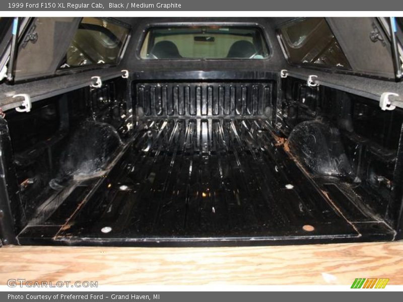 Black / Medium Graphite 1999 Ford F150 XL Regular Cab
