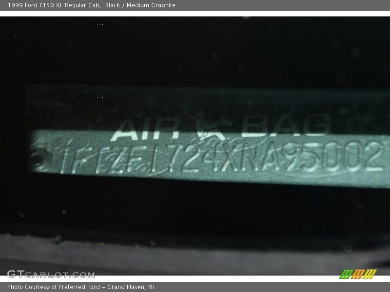 Black / Medium Graphite 1999 Ford F150 XL Regular Cab