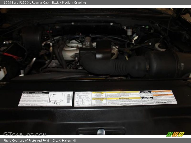Black / Medium Graphite 1999 Ford F150 XL Regular Cab