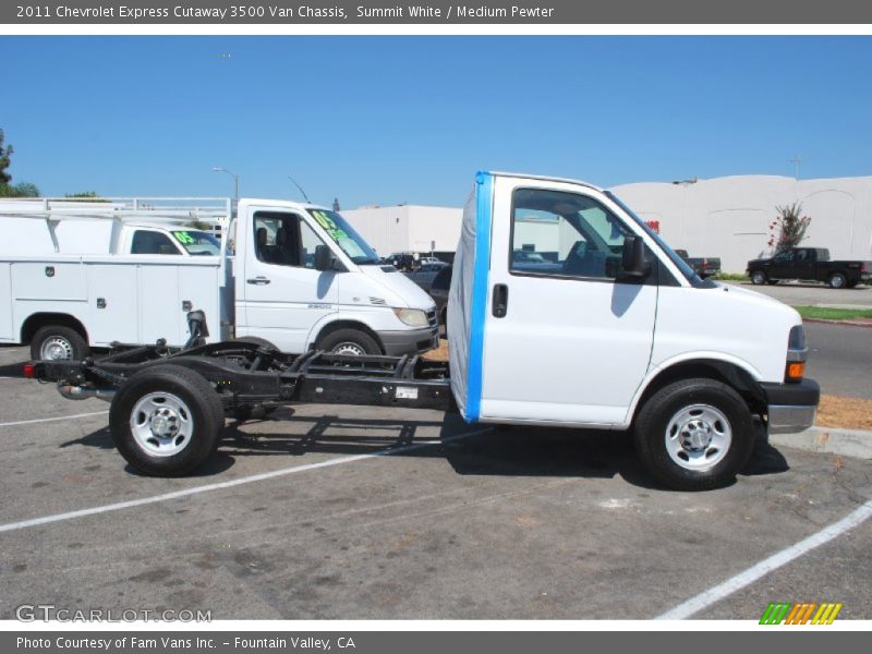 Summit White / Medium Pewter 2011 Chevrolet Express Cutaway 3500 Van Chassis