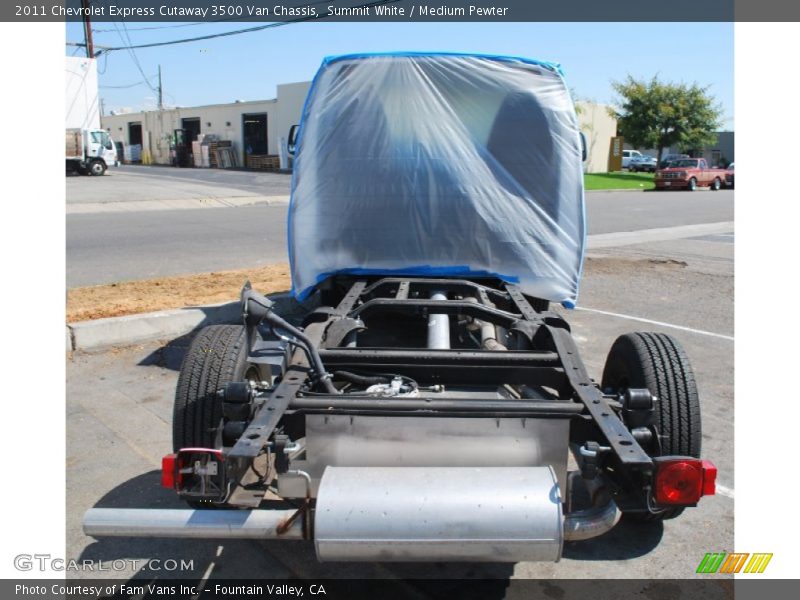 Summit White / Medium Pewter 2011 Chevrolet Express Cutaway 3500 Van Chassis