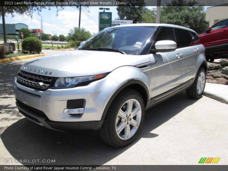 Front 3/4 View of 2013 Range Rover Evoque Pure