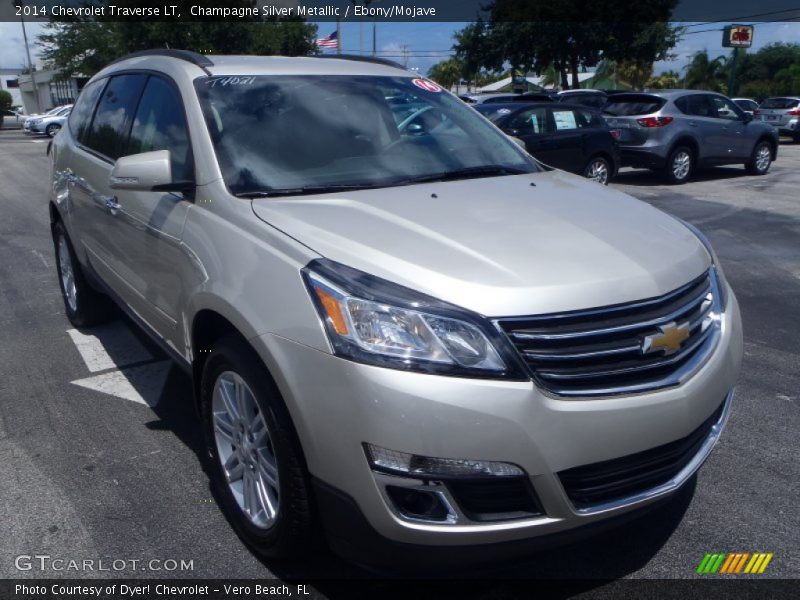 Front 3/4 View of 2014 Traverse LT
