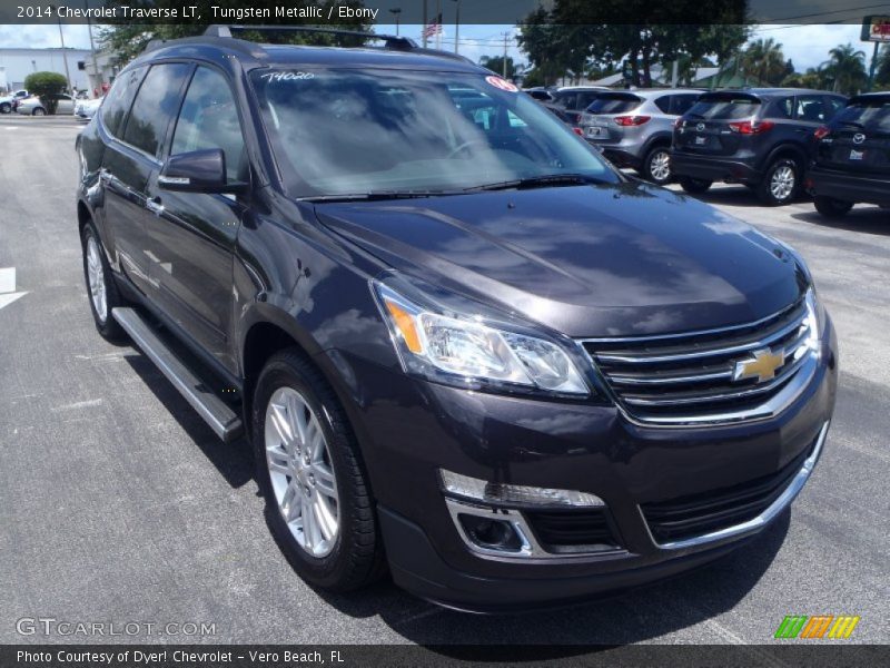 Front 3/4 View of 2014 Traverse LT