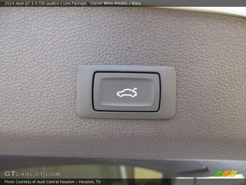 Controls of 2014 Q7 3.0 TDI quattro S Line Package