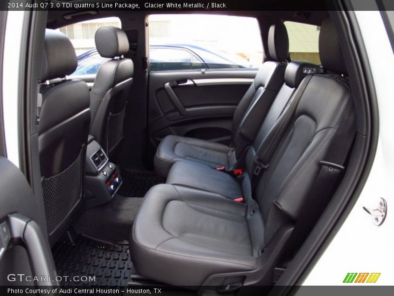 Rear Seat of 2014 Q7 3.0 TDI quattro S Line Package