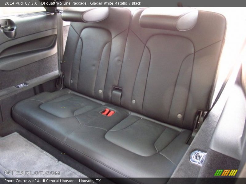 Rear Seat of 2014 Q7 3.0 TDI quattro S Line Package