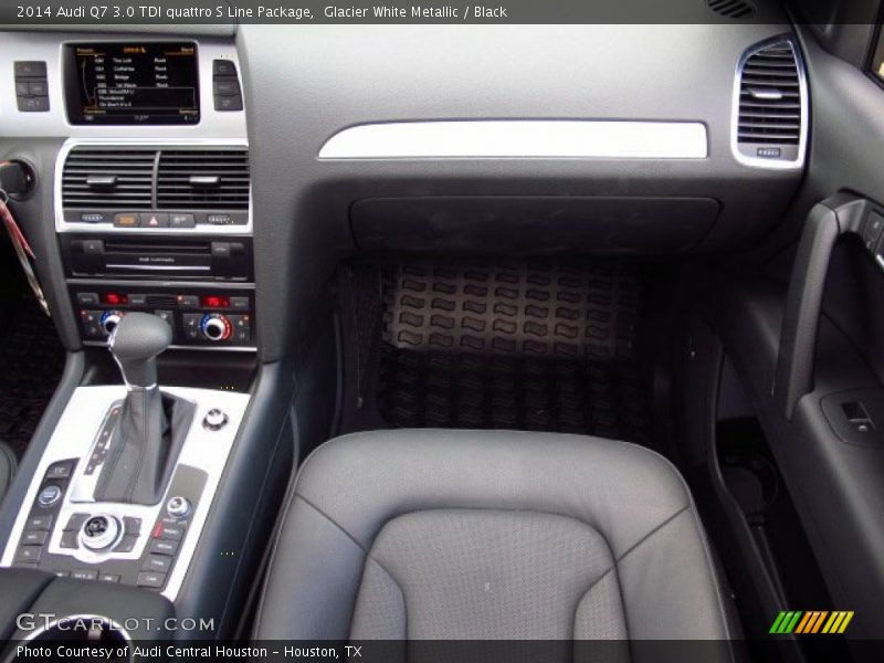 Dashboard of 2014 Q7 3.0 TDI quattro S Line Package
