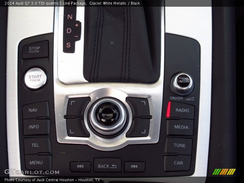 Controls of 2014 Q7 3.0 TDI quattro S Line Package
